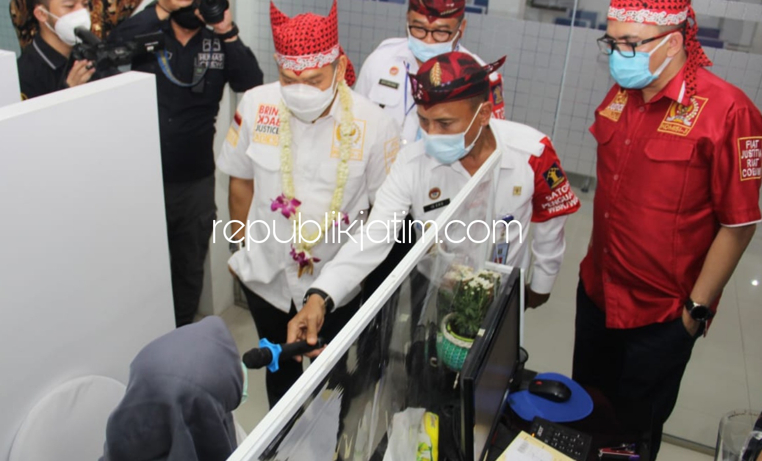 BAHAS PENGAWASAN - Anggota dan pimpinan Komisi III DPR RI Kunjungan Kerja Reses ke Kanwil Kemenkumham Jatim untuk membahas anggaran dan pengawasan, Rabu (14/10/2020).