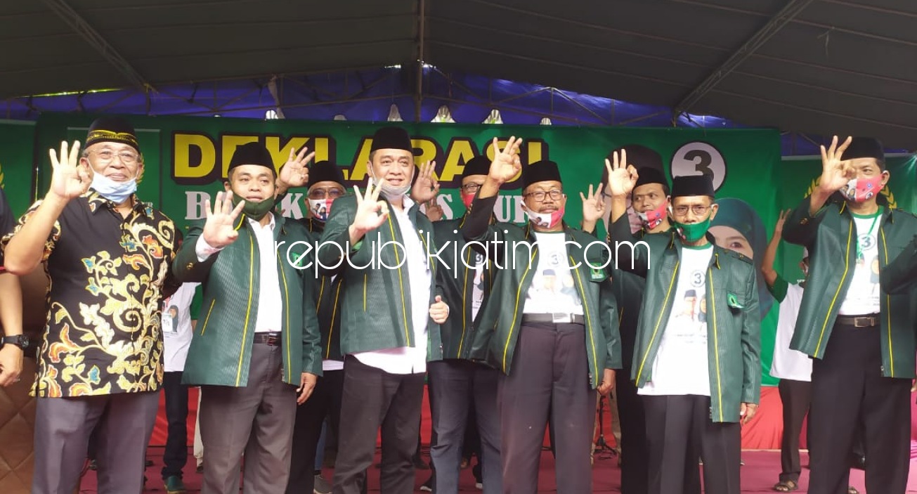 DEKLARASI - Puluhan pengurus DPC dan DPAC Barisan Kader (Barikade) Gus Dur Sidoarjo Deklarasi Sidoarjo Makmur untuk Kelana Aprilianto - Dwi Astutik di Q Jamur JL Brigjen Katamso, Janti, Waru, Sidoarjo, Minggu (18/10/2020) sore.