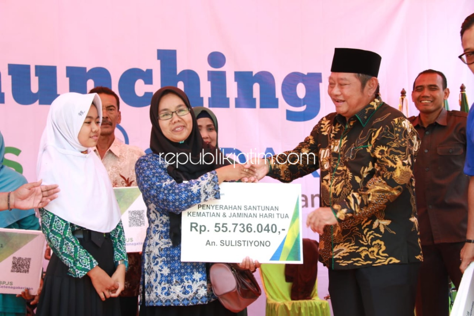 DESA SADAR - Bupati Sidoarjo, Saiful Ilah mencanangkan Desa Watesari, Kecamatan Balongbendo, Sidoarjo menjadi desa sadar Jaminan Sosial Ketenagakerjaan dari Badan Penyelenggara Jaminan Sosial (BPJS) Ketenagakerjaan Sidoarjo, Sabtu (19/10/2019).