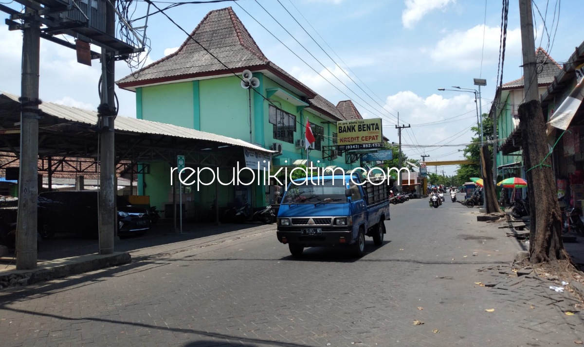 TKP - Tempat Kejadian Perkara (TKP) Pasar Porong, lokasi perampasan satu unit truk yang dikemudikan warga Nganjuk, Rabu (20/10/2021). 