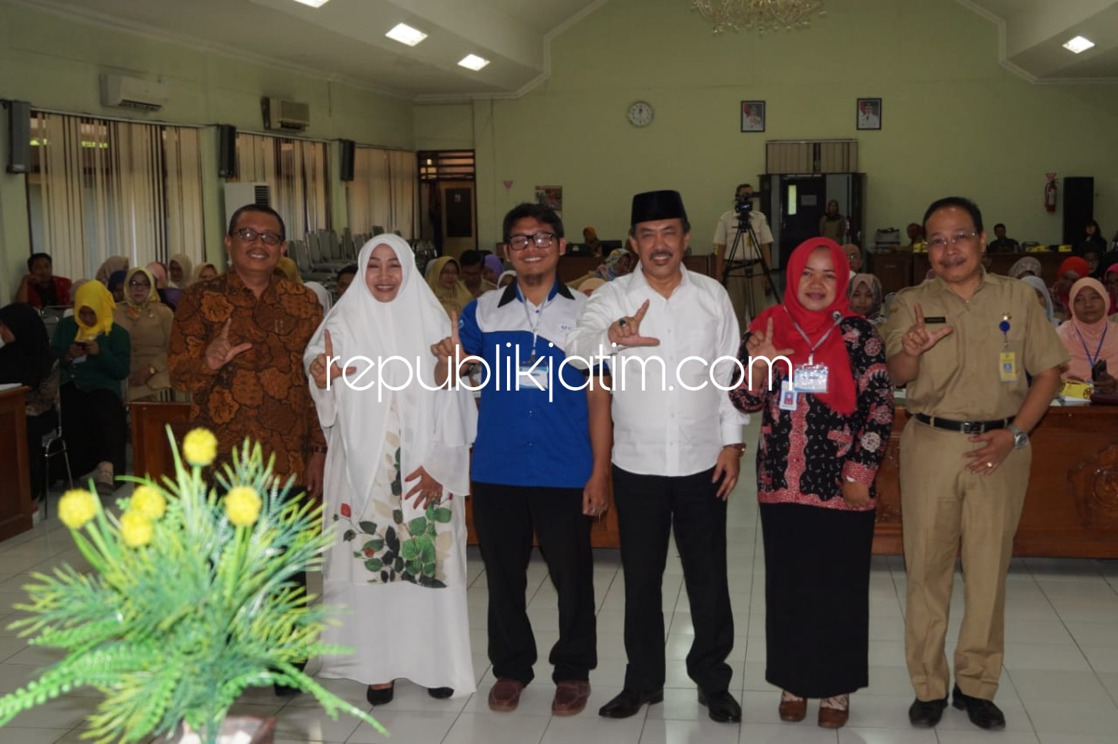 BUKA - Wabup Sidoarjo, Nur Ahmad Syaifuddin membuka Pelatihan Penulisan buku Local Content Sidoarjo Tahun 2018 di Gedung Delta Graha Pemkab Sidoarjo, Senin (22/10/2018).