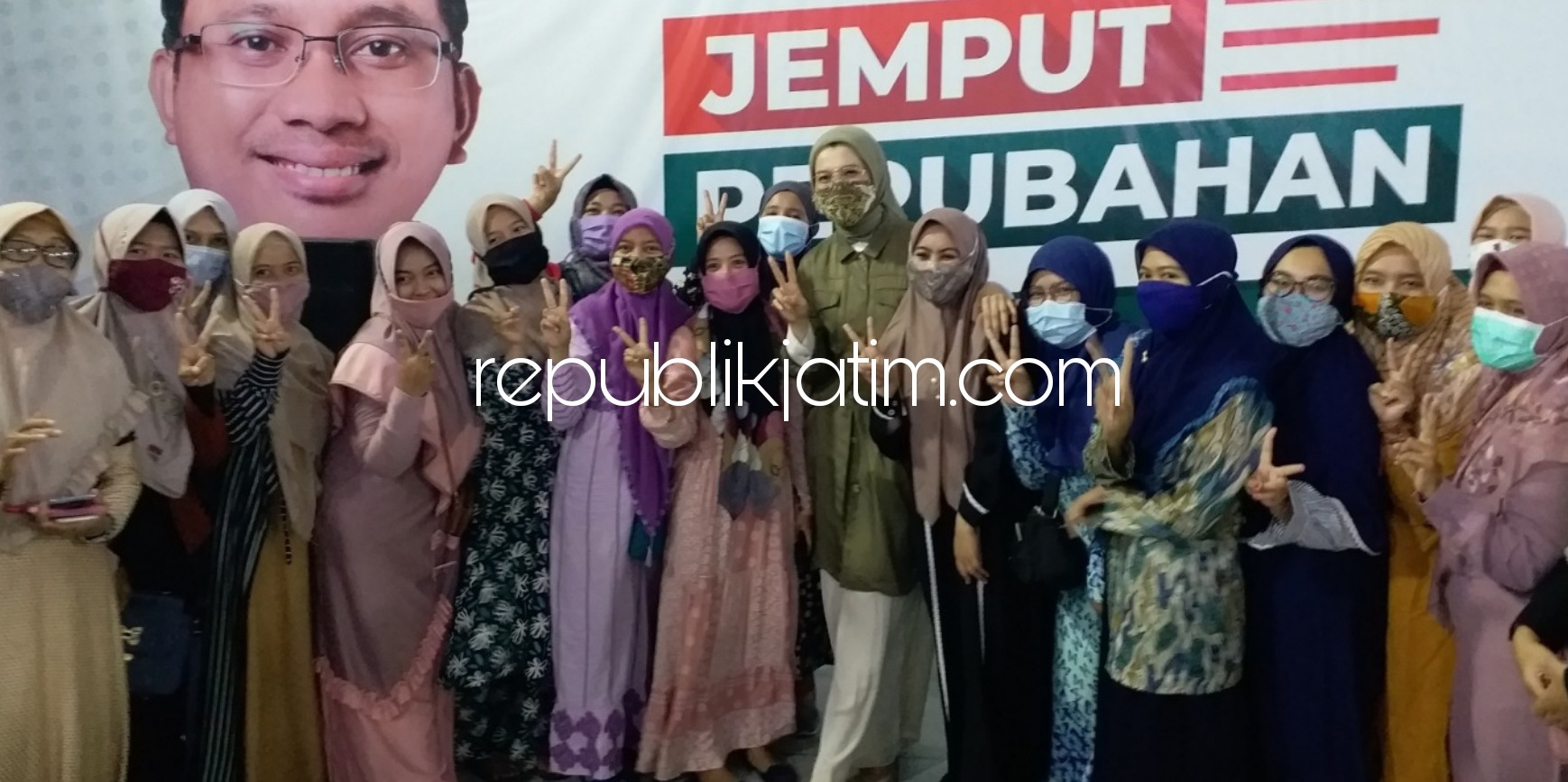 AJAK - Anggota Fraksi PKB DPR RI, Arzeti Bilbina mengajak warga Sidoarjo terutama kalangan muda mudi untuk menggunakan hak pilihnya dan menentukan sikap memilih Cabup dan Cawabup Sidoarjo 9 Desember 2020 dari kalangan millenial, Jumat (23/10/2020) malam.