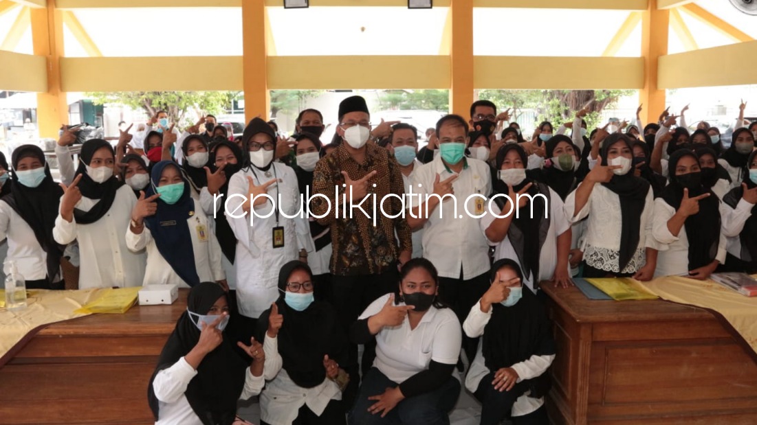 PELATIHAN - Bupati Sidoarjo, Ahmad Muhdlor Ali (Gus Muhdlor) membuka acara pelatihan pemijatan bayi, pastry, SPA refleksiologi dan perawatan kulit di Kecamatan Jabon, Rabu (27/10/2021).