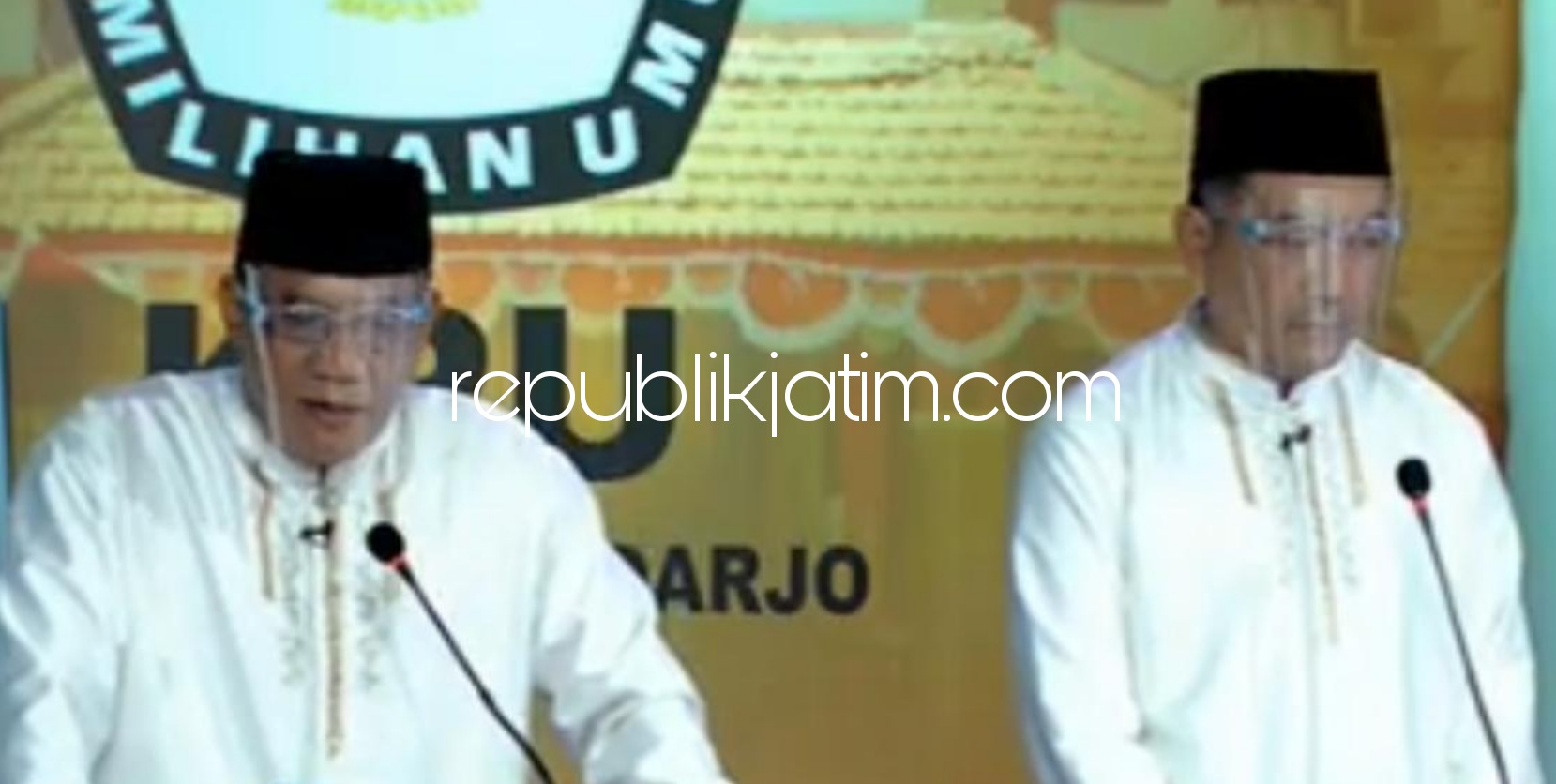 DEBAT PUBLIK - Paslon Bupati dan Wakil Bupati Sidoarjo, Bambang Haryo Soekartono dan M Taufiqulbar saat sesi debat publik yang digelar di studio tevelisi swasta, Selasa (03/11/2020) malam.