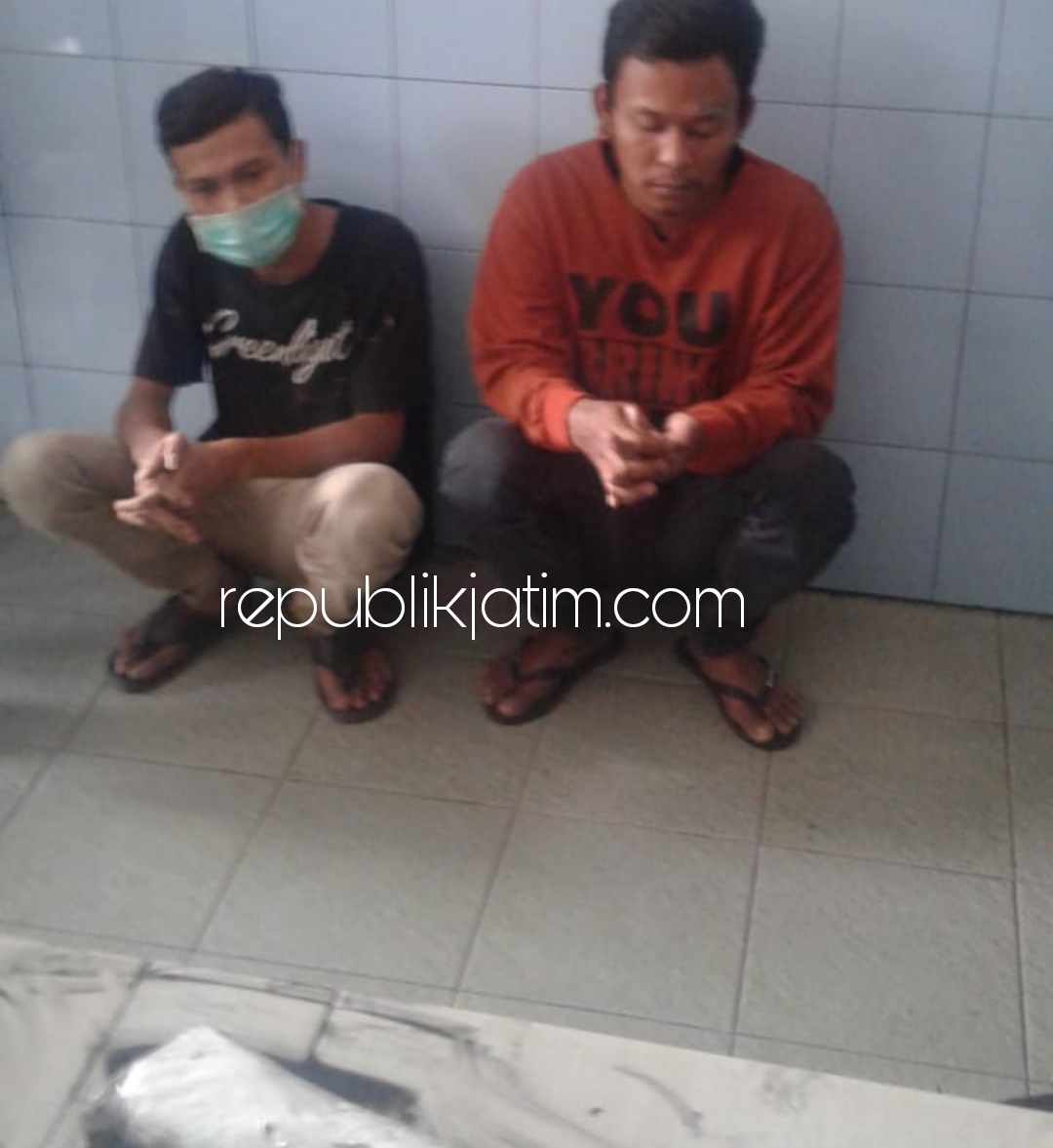 GAGAL - Petugas Rutan Kelas II-B Ponorogo berhasil menggagalkan upaya penyelundupan serbuk putih yang diduga narkotika dengan modus penyelundupan serbuk haram pil yang sudah dihaluskan ke bungkus sampo, Jumat (06/11/2020).