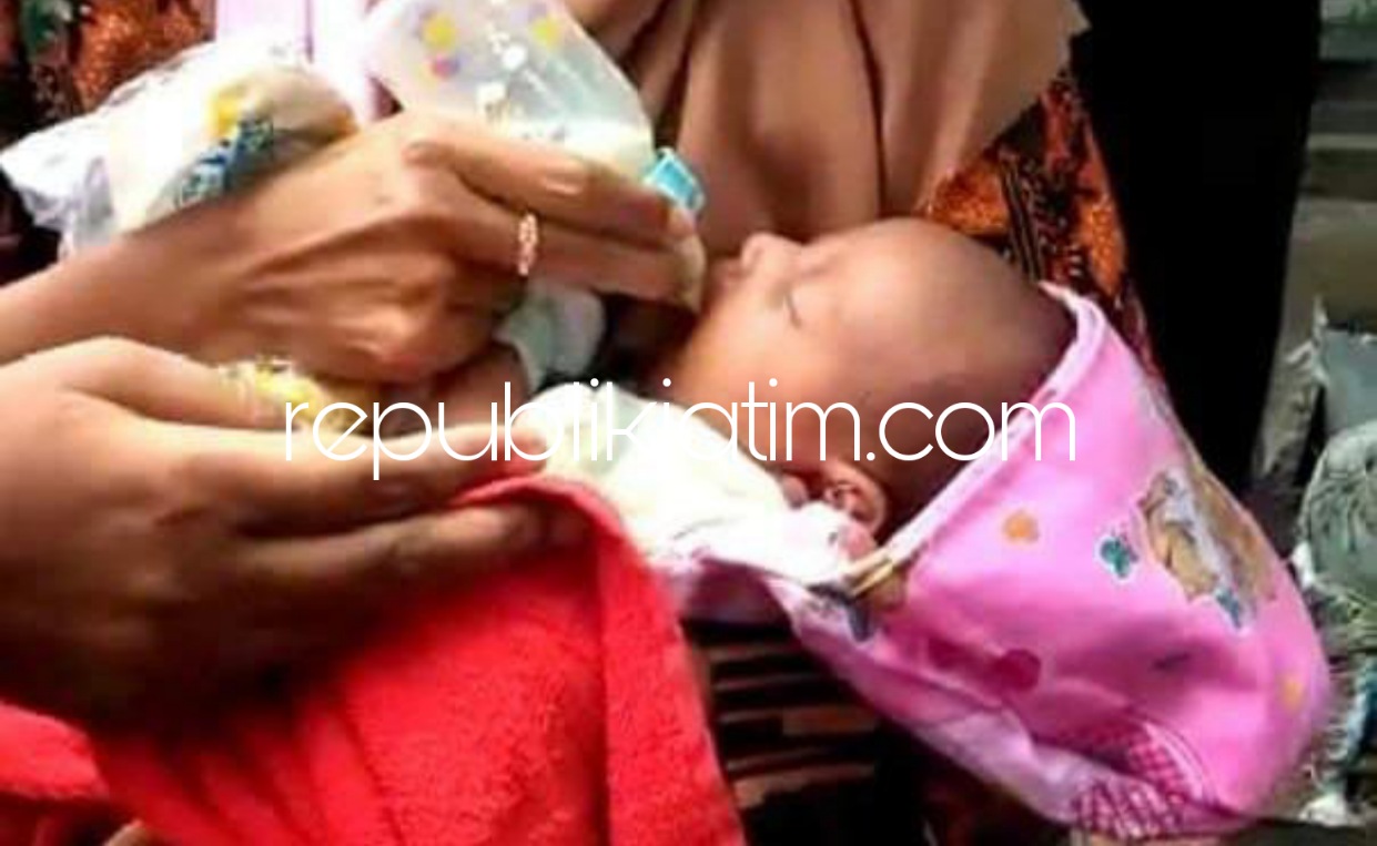 SEHAT - Bayi perempuan yang ditemukan Sumiati dalam kondisi sehat akhirnya dirawat di Puskesmas Balongbendo, Sidoarjo, Selasa (09/11/2021).