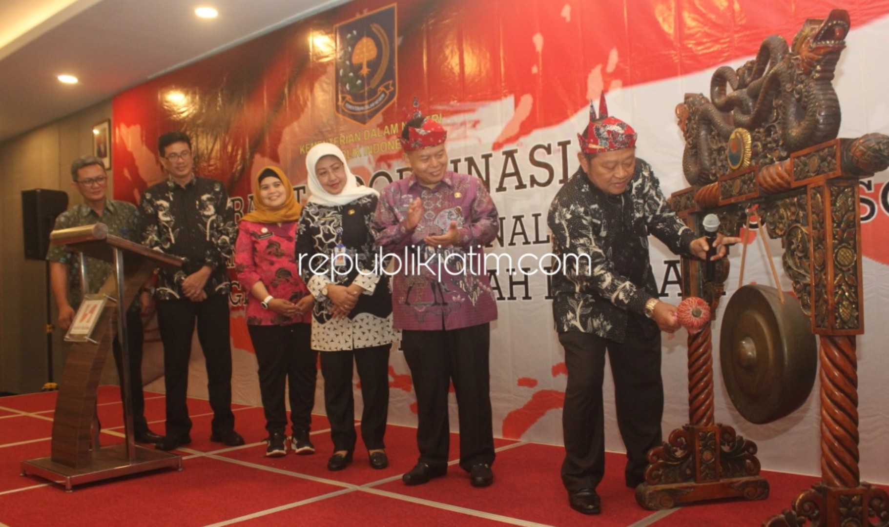 RAKOR - Bupati Sidoarjo, Saiful Ilah membuka rapat koordinasi (Rakor) Pengembangan SOP Kemendagri mulai tanggal 13-15 November 2019 di Hotel Swiss Belinn Airport Juanda Sidoarjo, Rabu (13/11/2019) malam.