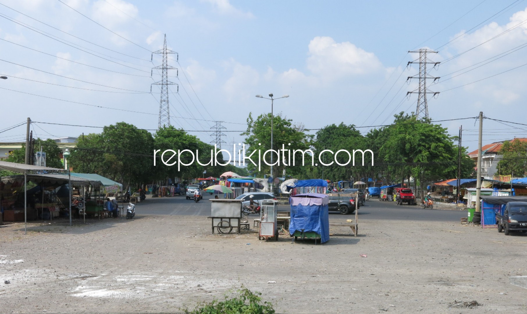BANGUN - Pasca menyelesaikan proyek pembangunan Jalan Lingkar Barat (JLB) Dinas PUPR Pemkab Sidoarjo segera bangun overpass, Selasa (20/11/2018).
