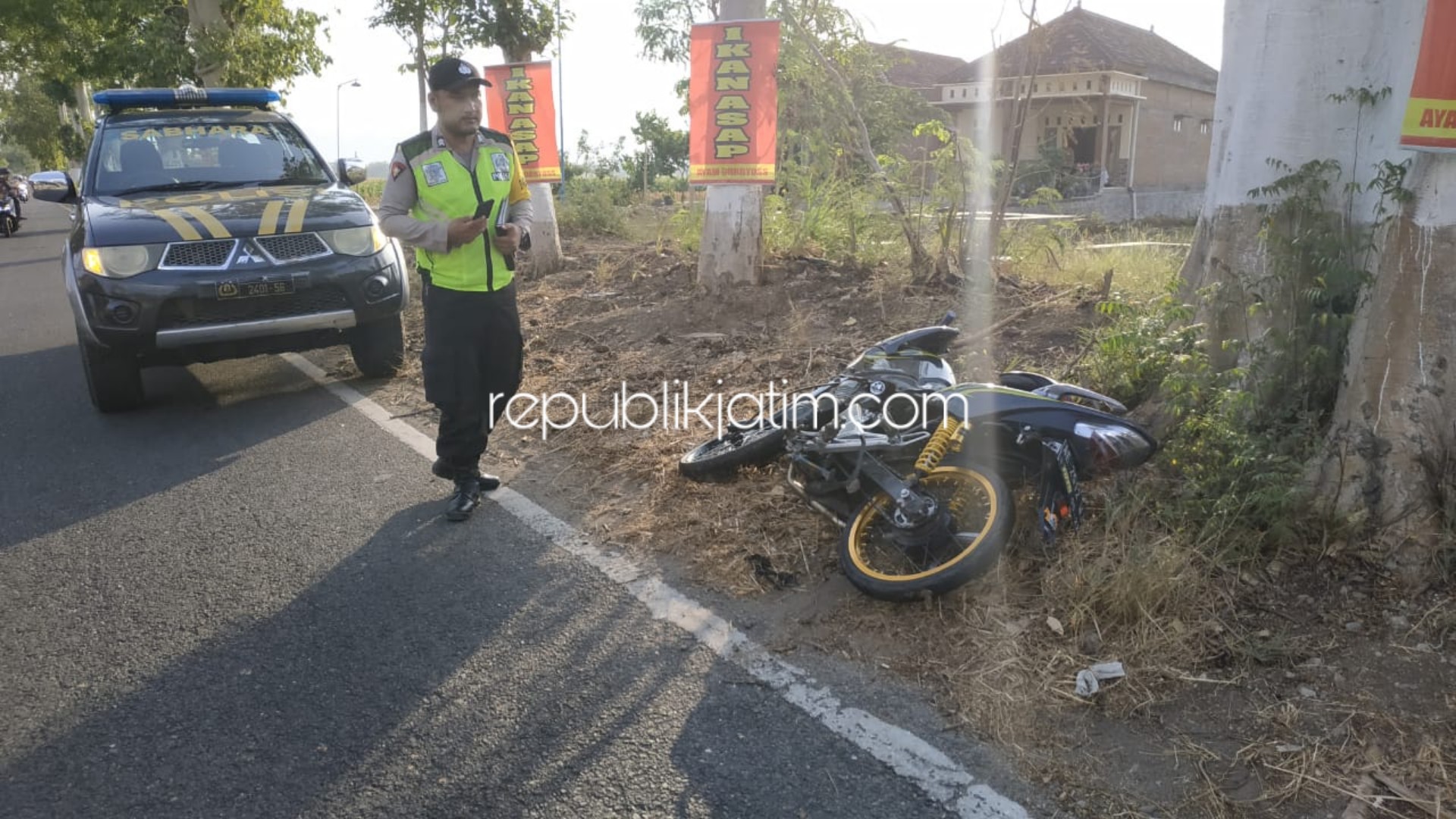 RINGSEK - Motor Honda Tiger bernopol AE 2512 WJ yang dikemudikan Dito Ardiansyah ringsek usai adu moncong dengan pikup bernopol AE 9446 SH yang dikendarai Teguh Priyono warga Kelurahan Kadipaten, Kecamatan Babadan, Ponorogo, Rabu (20/11/2019).