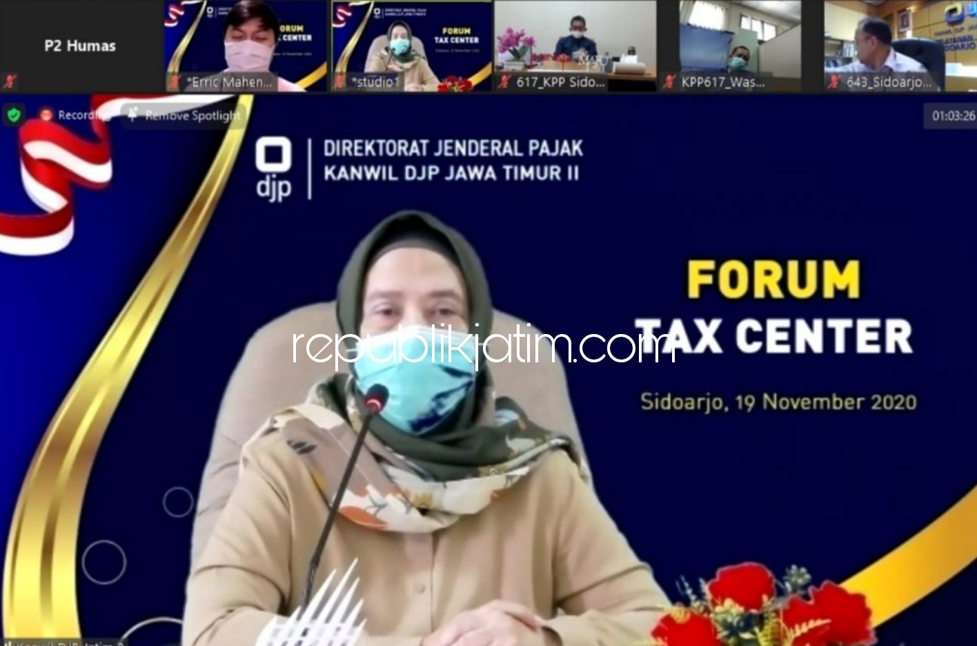 ZOOM MEETING - Kepala Kanwil DJP Jatim II Lusiani memberi sambutan Tax Center dalam menumbuhkan kesadaran pajak di masyarakat bersama 60 peserta kemarin.