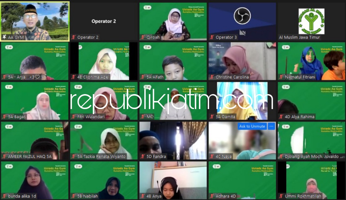 VIRTUAL - Dalam memperingati Hari Guru Nasional (HGN) Tahun 2021, SD Al Muslim Sidoarjo mengundang Ustad Abdullah Gymnastiar (Aa Gym) tokoh nasional yang terkenal manajemen qolbunya dalam Pembelajaran Jarak Jauh (PJJ) secara virtual, Sabtu (27/11/2021).
