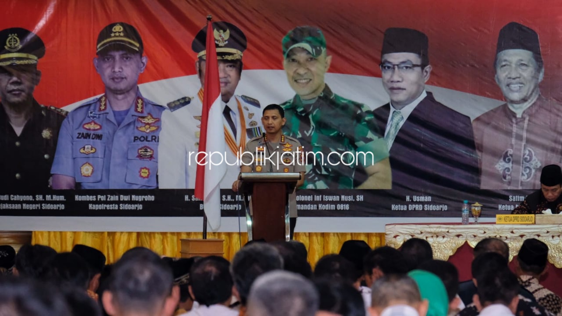 PAPARAN - Kapolresta Sidoarjo, Kombes Pol Zain Dwi Nugroho memberikan paparan kepada ratusan anggota Tiga Pilar dalam Silaturrahmi Kamtibmas di Hotel Utami, Juanda, Sidoarjo, Rabu (27/11/2019).