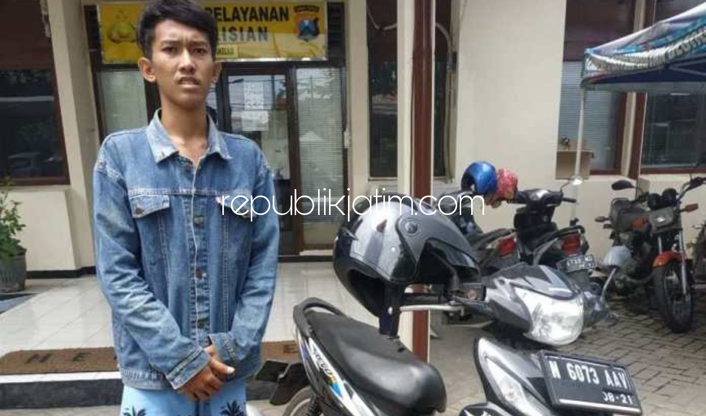PENCURI - Seorang pelaku pencurian, Wahyu Khoirul Haris (19) warga JL Keputih Timur, Surabaya diamankan bersama barang bukti motor curiannya sementara empat temannya masuk dalam Daftar Pencarian Orang (DPO), Sabtu (28/11/2020).