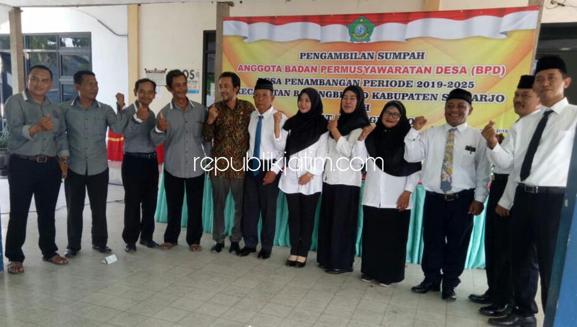 LANTIK - Camat Balongbendo, Puguh Santoso melantik 7 anggota BPD Penambangan, Kecamatan Balongbendo, Sidoarjo, Selasa (03/12/2019).