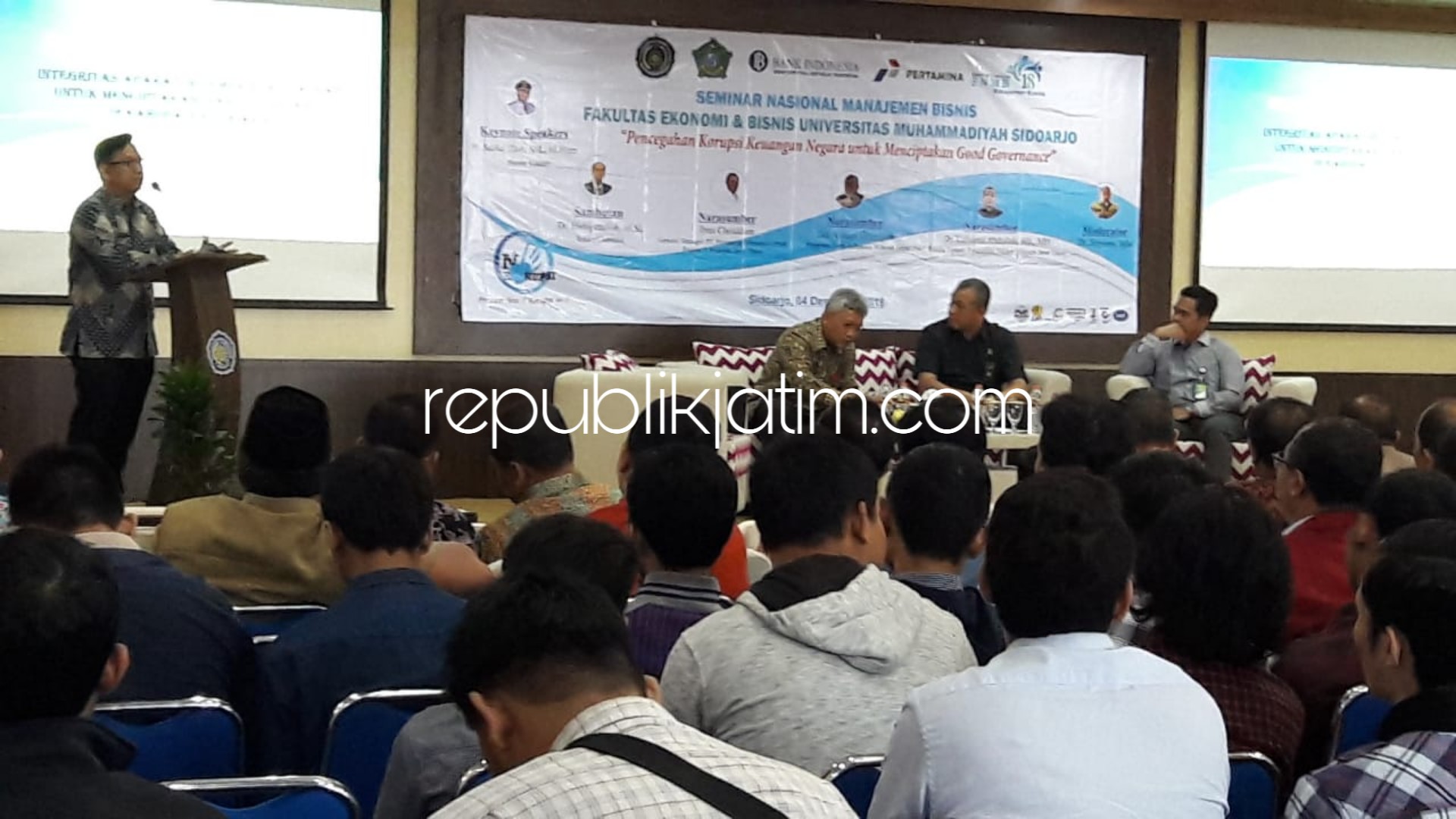 ANTI KORUPSI - FEB Umsida menggelar seminar bertema Pencegahan Korupsi Keuangan Negara untuk Menciptakan Good Governance di Aula lantai VII, Selasa (04/12/2018).