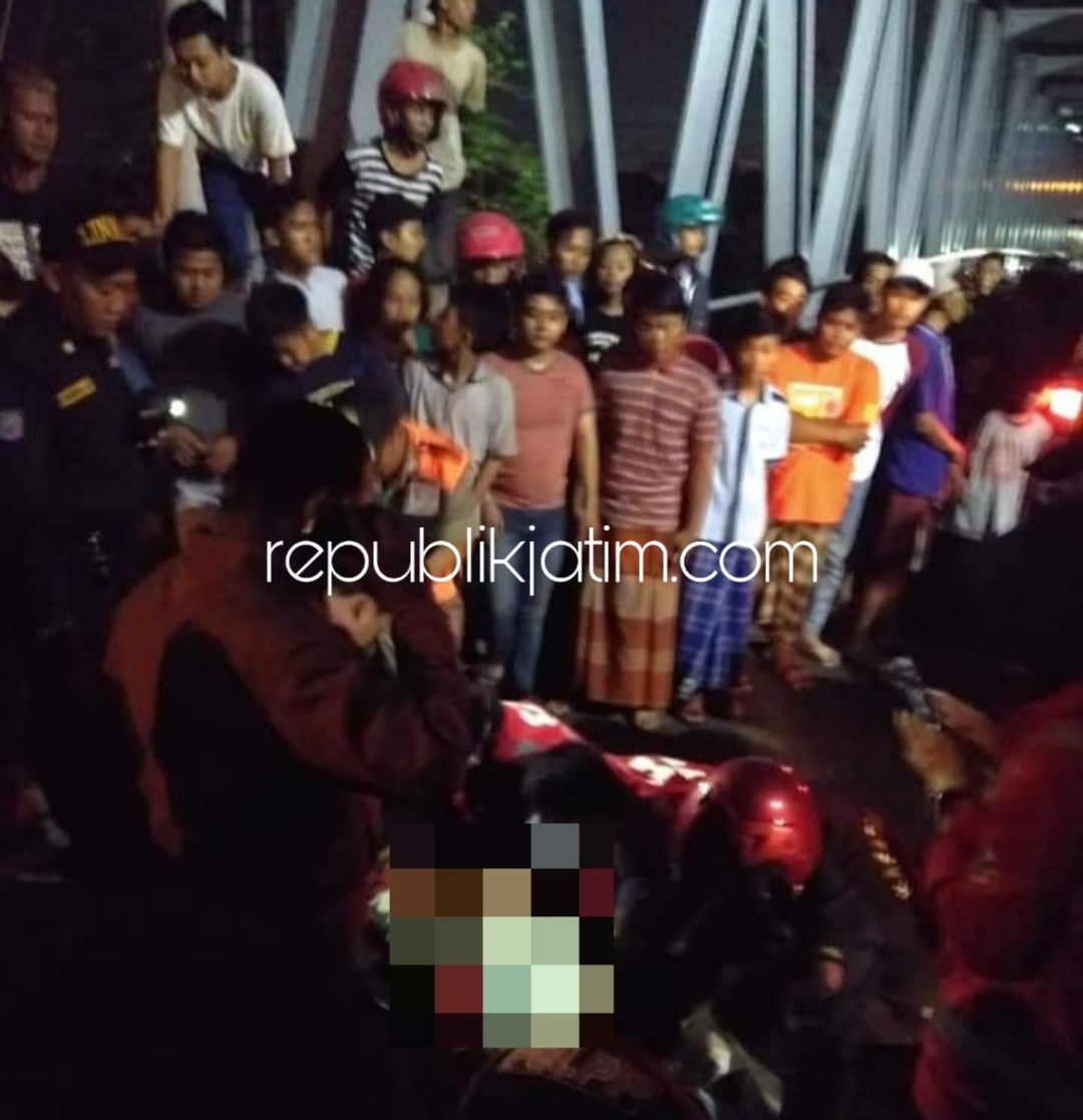 TEWAS - Korban Tono Widjaja (59) warga JL Ploso Timur II Tambaksari, Surabaya yang tewas di JL Raya Ngelom, Kecamatan Taman, Sidoarjo, Senin (03/12/2018) malam.