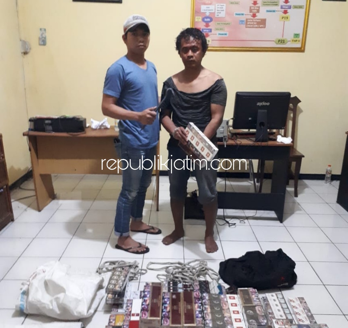 TERTANGKAP - Tersangka pembobol minimarket Desa Penambangan, Kecamatan Balongbendo, Sidoarjo tertangkap dijebloskan tahanan Polsek Balongbendo, Sabtu (08/12/2018) dini hari.