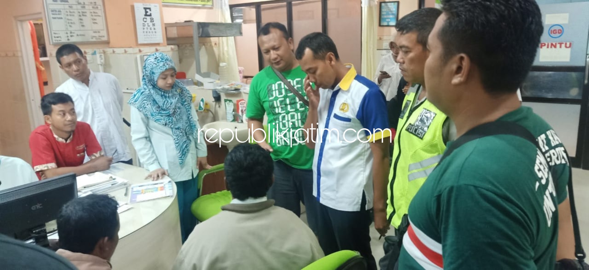 KETERANGAN - Saksi penjual nasi goreng (Nasgor), Wilis Agus Susanto (32) saat dimintai keterangan atas meninggalnya Eko Prasetyo saat di RSU Muhammadiyah, Senin (09/12/2019) malam.