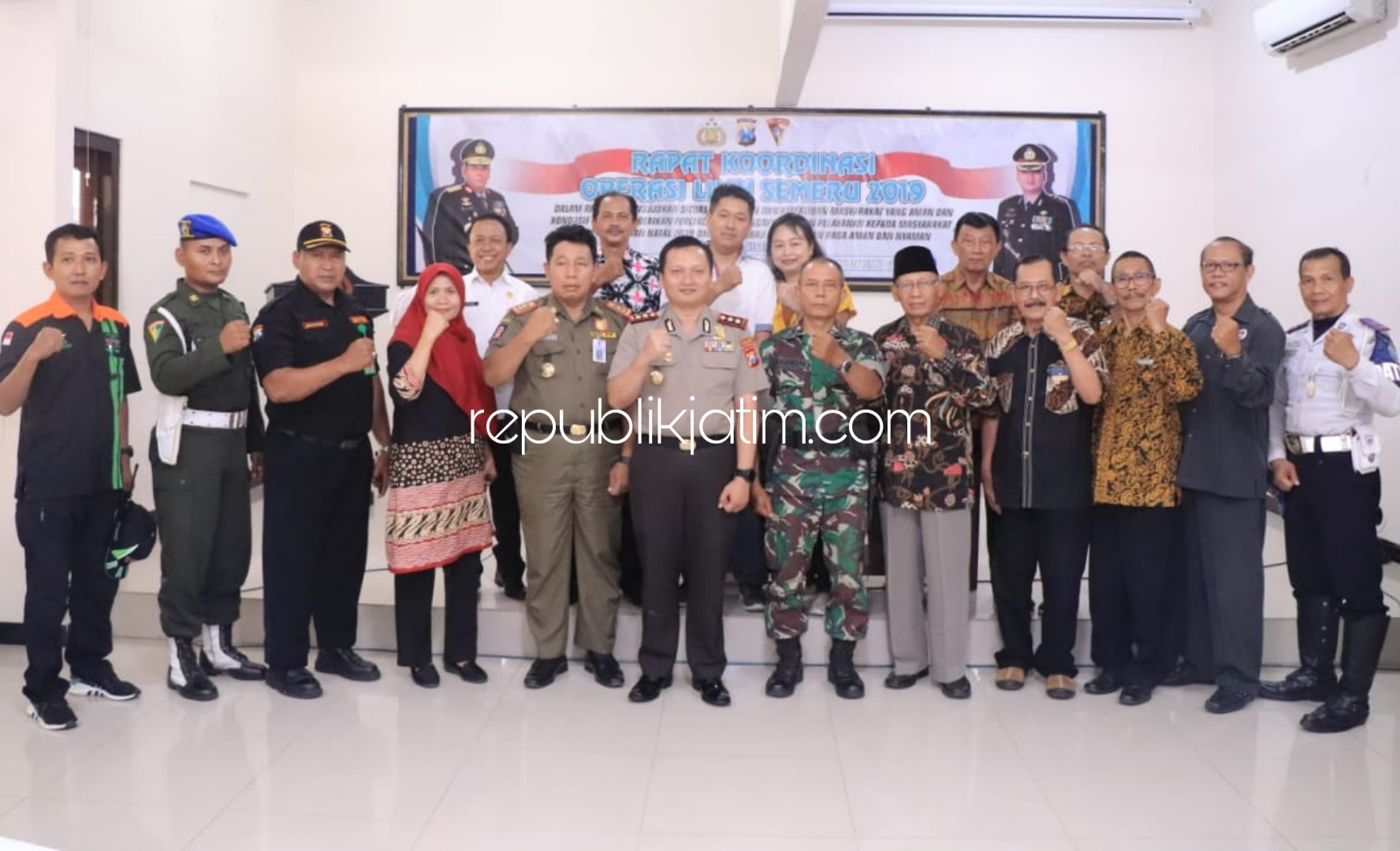 RAKOR - Kapolres Ponorogo AKBP Arief Fitrianto memimpin Rakor persiapan Operasi Lilin Semeru 2019 dan Tahun Baru 2020 di Aula Polres Ponorogo, Kamis (12/12/2019).