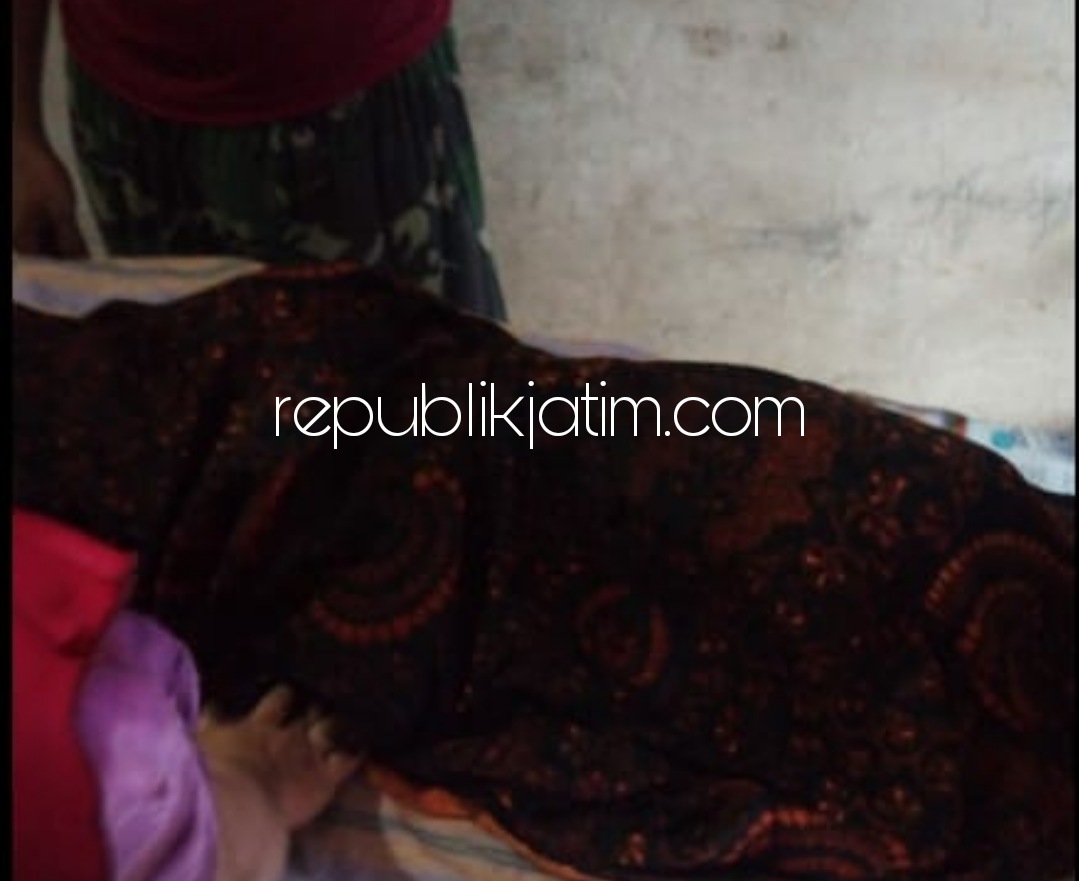 DITEMUKAN - Jenazah Arya Gamma Tegar Pamungkas (3) warga Desa Kraton, Kecamatan Krian, Sidoarjo yang tenggelam di sungai Desa Kemangsen, Kecamatan Balongbendo ditemukan warga setempat, Minggu (13/12/2020).