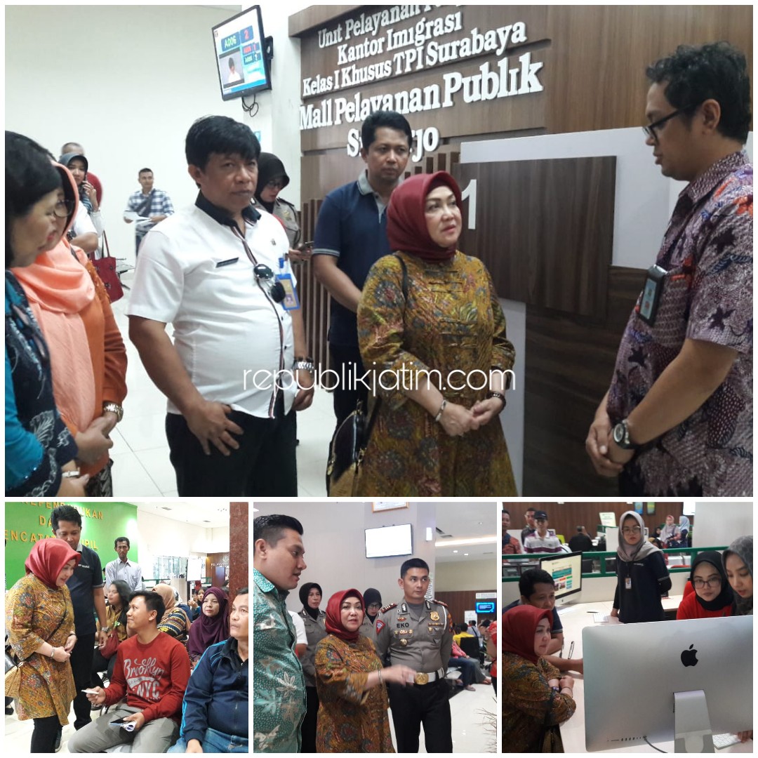 PELAYANAN - Deputi Bidang Pelayanan Publik Kemenpan RB, Prof Diah Natalisa didampingi Kepala DPMPTSP Pemkab Sidoarjo, Ari Suryono mengecek satu per satu pelayanan yang ada di Mall Pelayanan Publik (MPP) di Jalur Lingkar Timur, Jumat (13/12/2019).