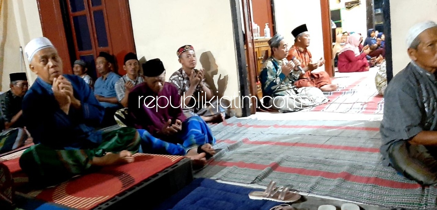 DOA BERSAMA - Cakades Kedinding, Kecamatan Tarik, Sidoarjo, Sudana menggelar doa dan istighotsah bersama menjelang coblosan 20 Desember 2020 mendatang, Senin (14/12/2020).