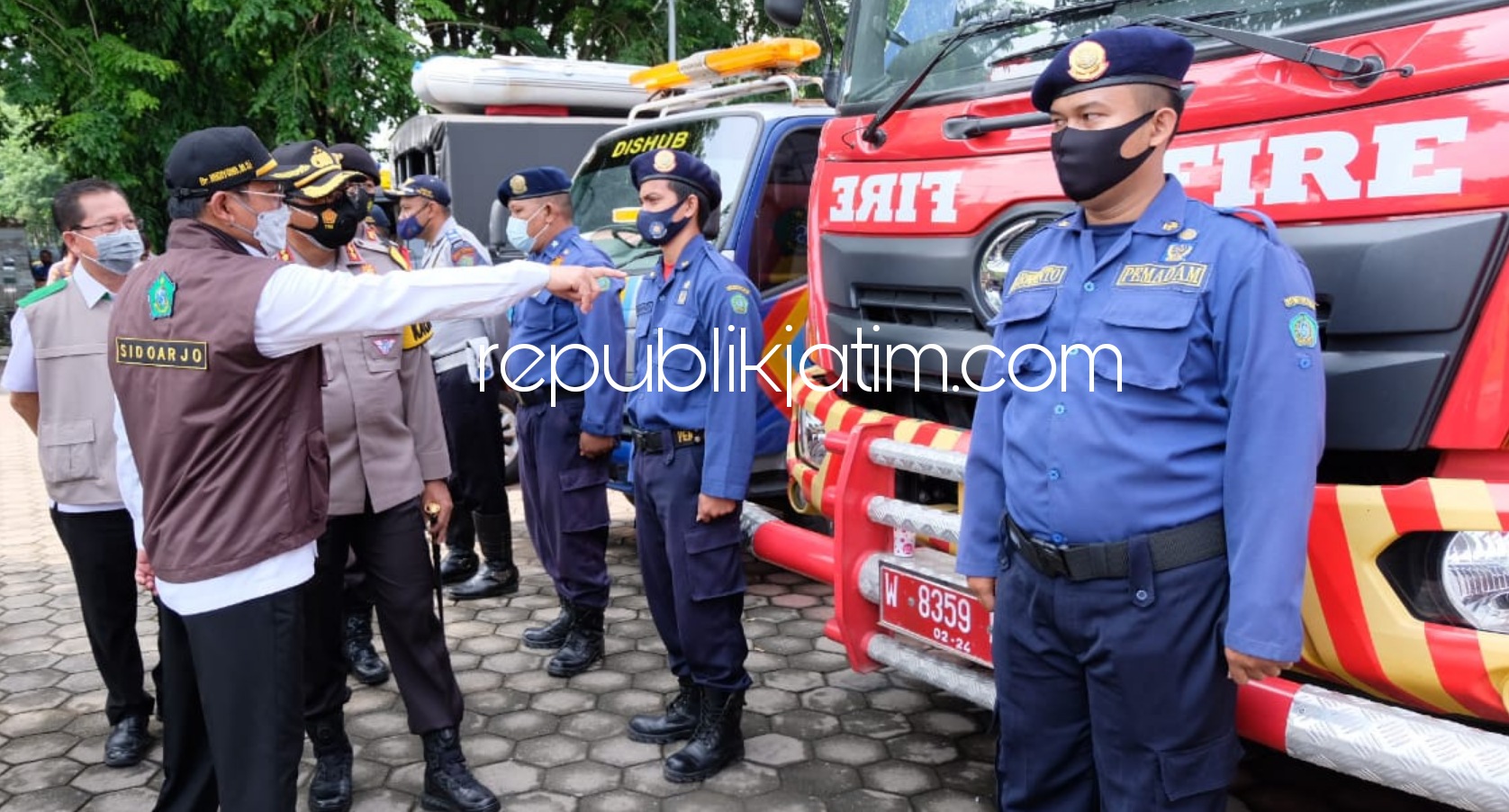 AJAK - Pj Bupati Sidoarjo, Hudiyono mengajak seluruh elemen masyarakat bahu membahu dan gotong-royong menghadapi jika terjadi bencana seperti banjir dan puting beliung di Sidoarjo, Rabu (16/12/2020).