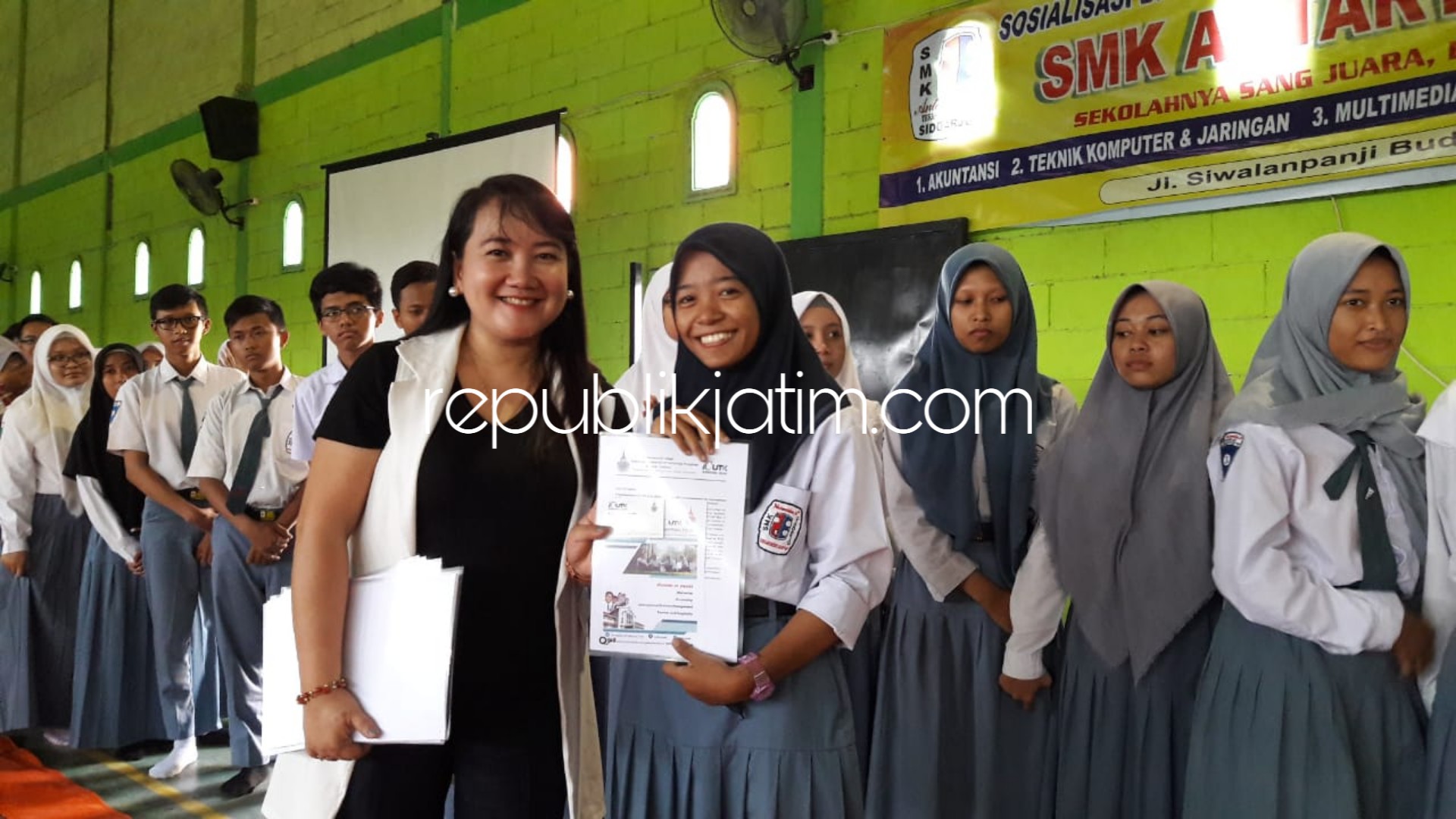 BEREBUT - Sekitar 50 siswa dan siswi SMK Antartika 2 Sidoarjo berebut beasiswa 30 kuota di Rajamangala University Of Technology Krungthep, Bangkok, Thailand didata pihak kampus, Senin (17/12/2018).