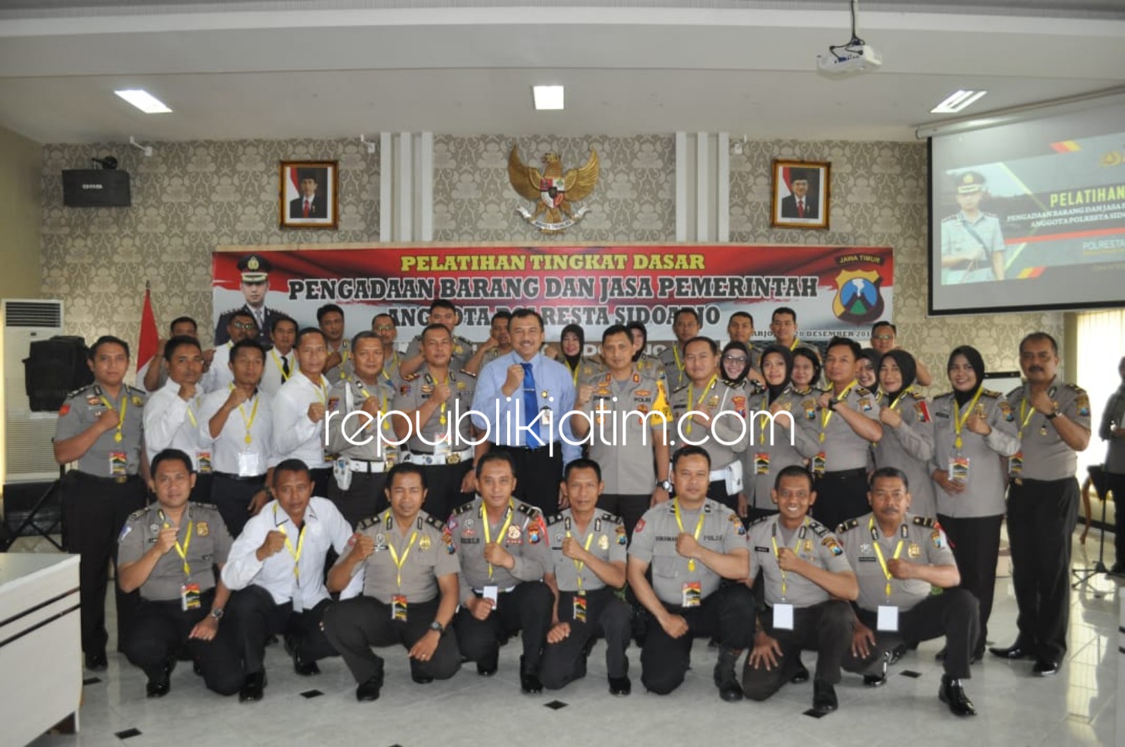 PELATIHAN - Sebanyak 60 anggota Polresta Sidoarjo dilatih Pengadaan Barang dan Jasa yang dibuka Kapolresta Sidoarjo, AKBP Zain Dwi Nugroho di aula Bharadaksa, Senin (17/12/2018).