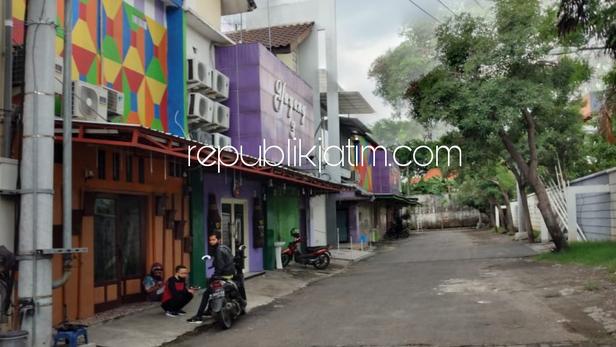 CAFE - Kalangan anggota dan pimpinan Komisi A DPRD Sidoarjo desak penertiban Yayang Cafe di Ruko Kelurahan Sidokare, Kecamatan Sidoarjo pemilik justru mengaku layanan seks diluar manajemen, Kamis (17/12/2020).
