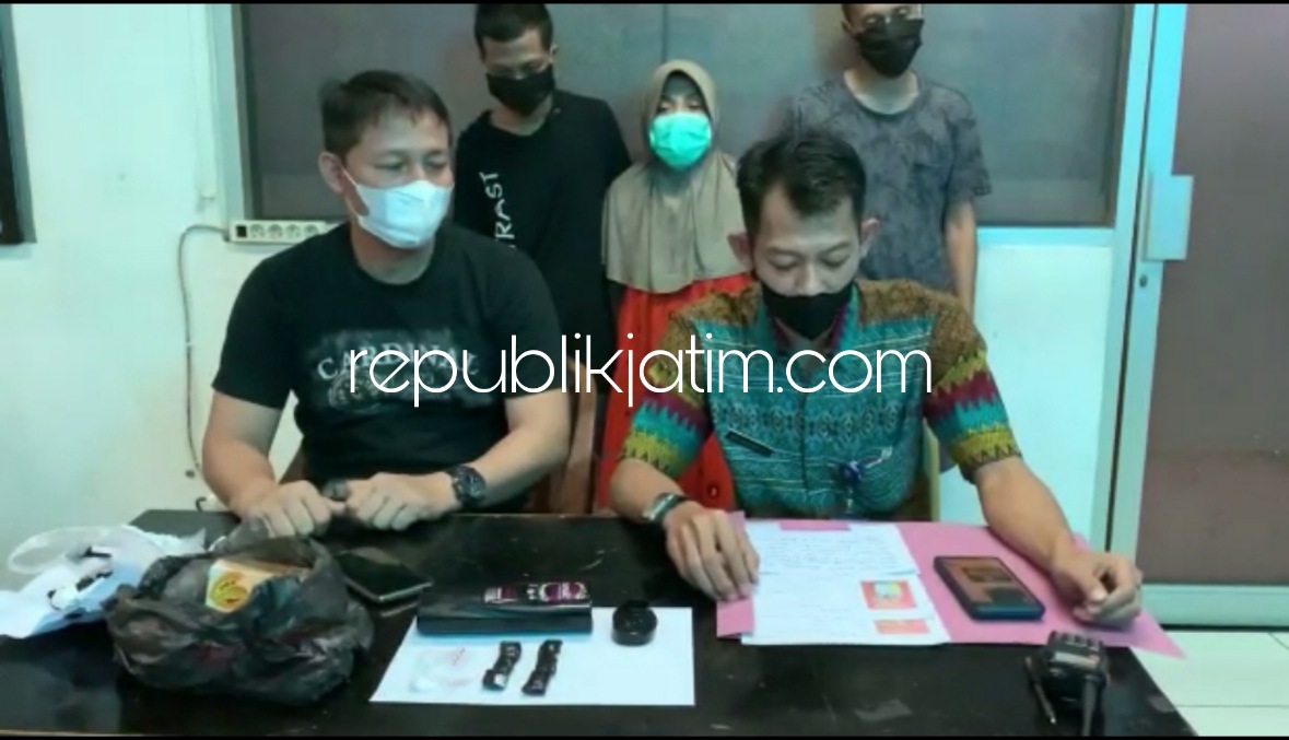 SABU - SABU - Segala cara yang dilakukan oknum menyelundupan sabu-sabu 29,78 gram ke Rutan Rutan Surabaya di Medaeng, Kecamatan Waru, Sidoarjo digagalkan petugas meski dimasukkan dalam kemasan sampo, Sabtu (18/12/2021).