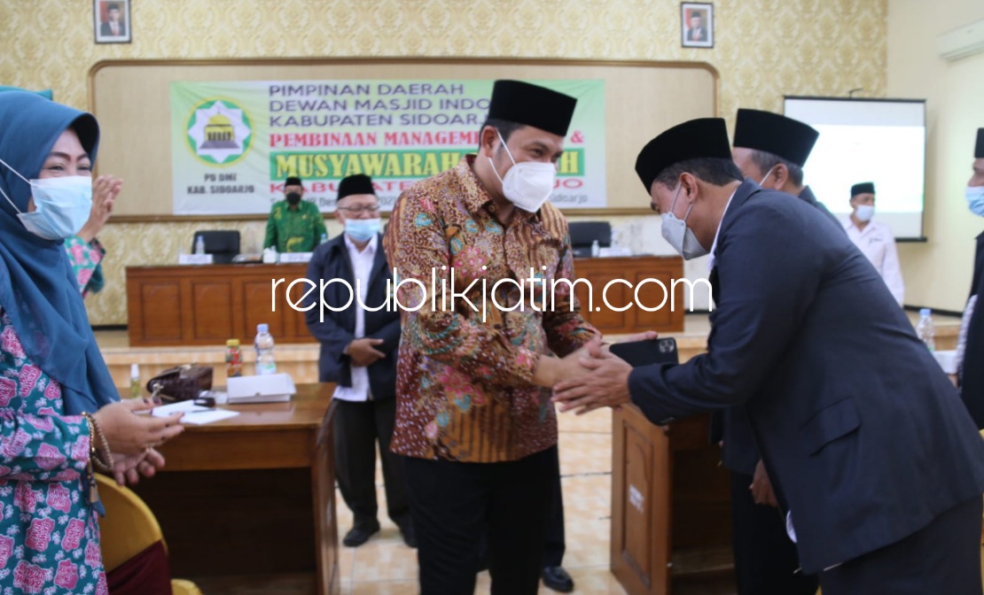 PEMBUKAAN - Wakil Bupati Sidoarjo Subandi secara resmi membuka Pembinaan Manajemen Masjid dan Musyawarah Daerah Dewan Masjid Indonesia (DMI) Kabupaten Sidoarjo di Aula Kemenag Sidoarjo, Sabtu (18/12/2021).