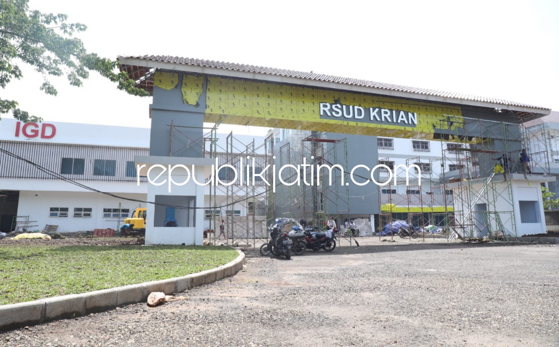 RSUD - Pembangunan Rumah Sakit Umum Daerah (RSUD) Sidoarjo Barat atau RSUD Krian mencapai 95 persen per pekan lalu sejak awal proyek dimulai pencapaian progres ini melebihi target yang ditentukan pihak pelaksana 87 persen, Kamis (23/12/2021).