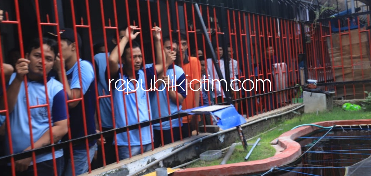 REMISI - Sebanyak 370 narapidana atau Warga Binaan Pemasyarakatan (WBP) yang ditahan di sejumlah Lapas dan Rutan dibawa Kanwil Kemenhumham Jatim bakal terima remisi Hari Raya Natal 2020.