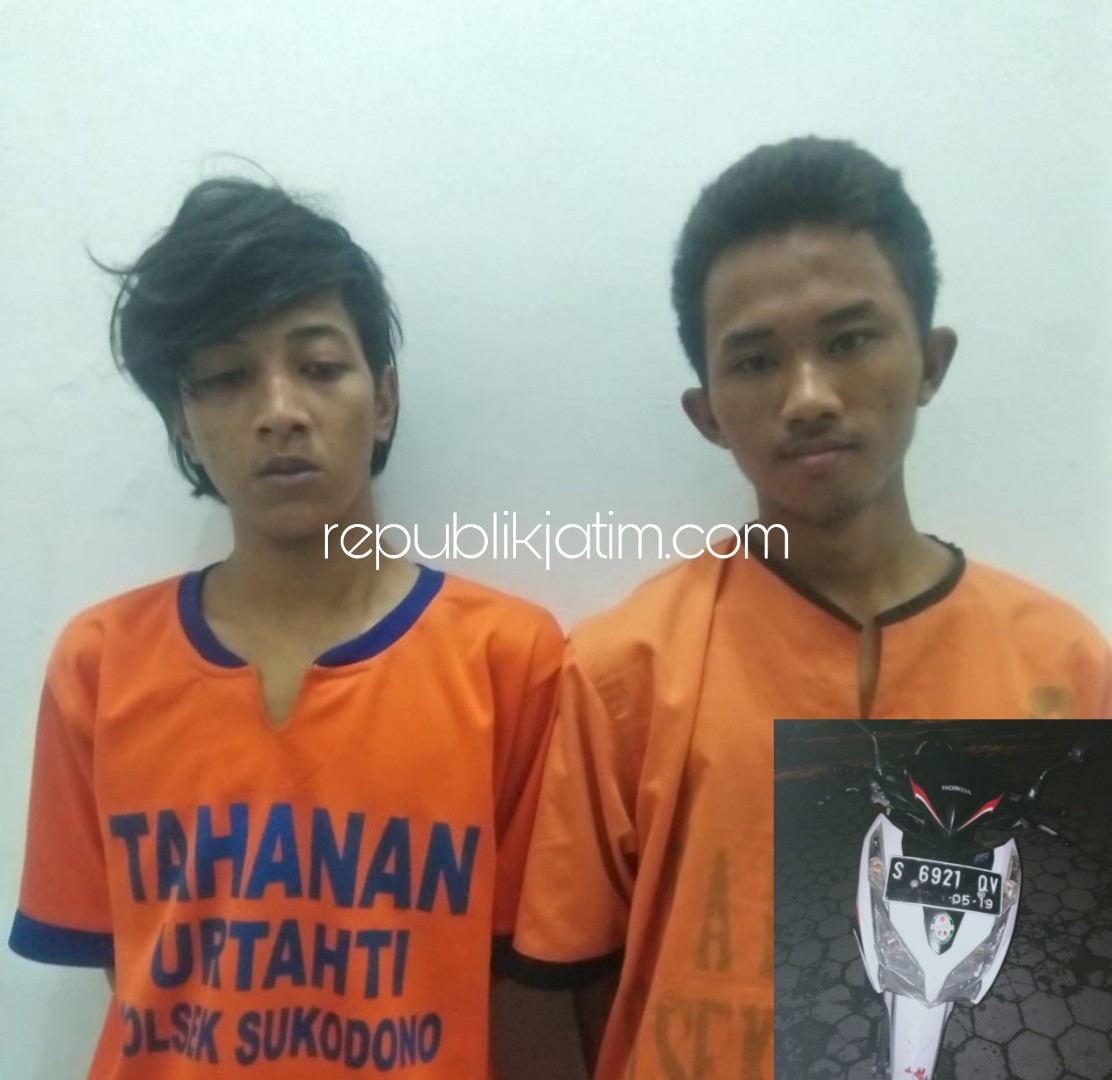 PENCURI - Dua pemuda tersangka pencurian motor, Chandra Handi Pratama dan Maulana Machfud Alim diamankan petugas Polsek Sukodono, Selasa (25/12/2018).