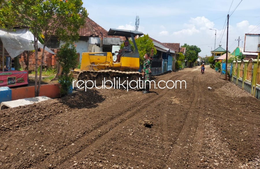 BEBAS - Jalan di tiga desa di Kecamatan Tanggulangin, Sidoarjo yang biasanya tergenang air banjir kini mulai terbebas dari banjir, Selasa (18/01/2022) sore.
