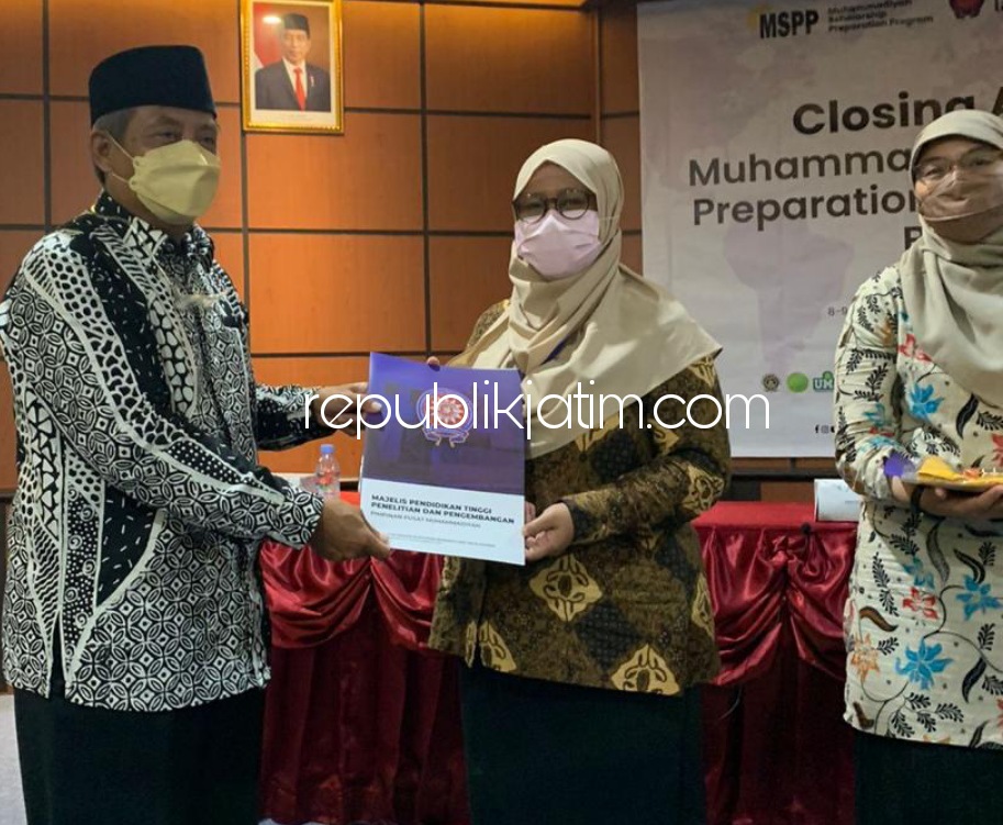 BERPRESTASI - Dosen Kebidanan, Fakultas Kesehatan, Umsida, Paramitha Amelia Kusumawardani dinobatkan sebagai peserta berprestasi acara Muhammadiyah Scholarshif Preparing Program (MSPP) Diklitbang PP Muhammadiyah yang digelar di Yogyakarta kemarin. 