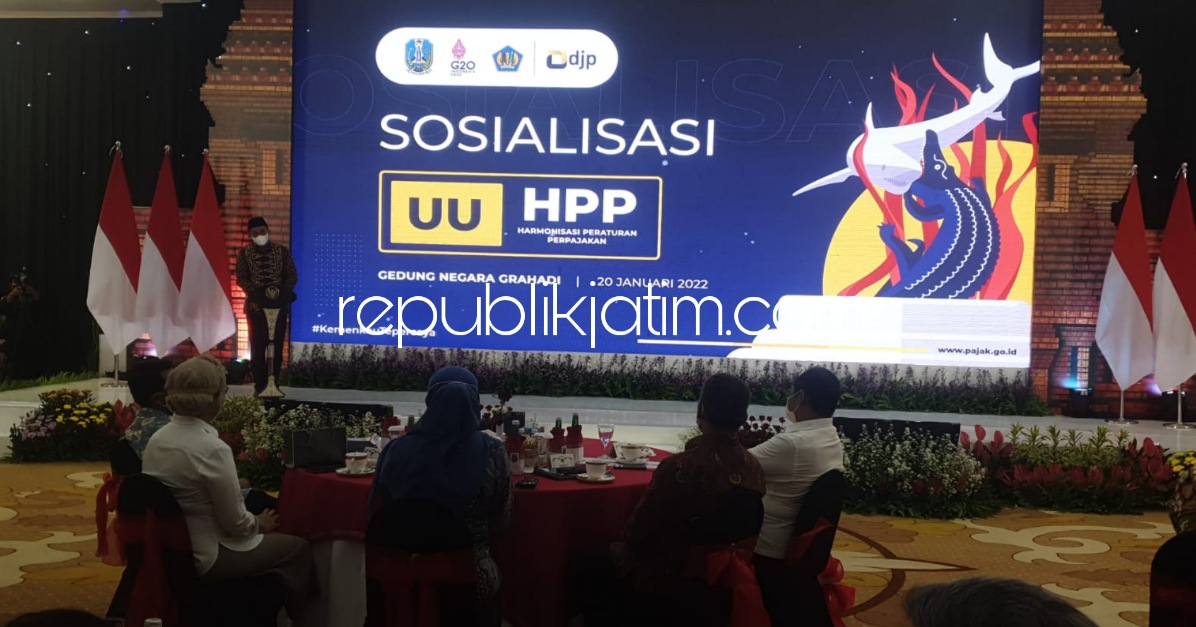 SOSIALISASI - Direktorat Jenderal Pajak (DJP) melanjutkan sosialisasi Undang-Undang Harmonisasi Peraturan Perpajakan (UU HPP) hingga ke Kota Surabaya di Gedung Grahadi, Surabaya, Kamis (20/01/2022).