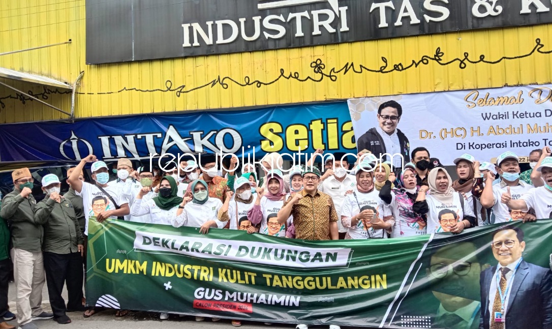 DUKUNGAN - Ketua Umum DPP PKB, Abdul Muhaimin Iskandar mendapat dukungan para pelaku Usaha Mikro Kecil dan Menengah (UMKM) yang tergabung dalam Koperasi Intako Tanggulangin, Sidoarjo untuk maju menjadi Calon Presiden 2024, Sabtu (22/01/2022). 