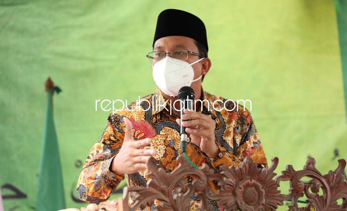 SAMBUTAN - Bupati Sidoarjo, Ahmad Muhdlor Ali memberi sambutan saat menghadiri acara Kubro Muslimat di Masjid Hidayatul Muttaqin, Desa Balonggabus, Kecamatan Candi, Sidoarjo, Jumat (28/01/2022).