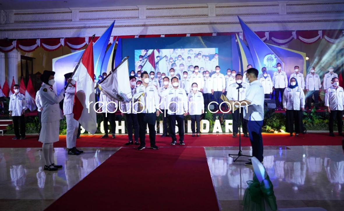 LANTIK - Badan Pengurus Cabang Himpunan Pengusaha Muda Indonesia (BPC HIPMI) Kabupaten Sidoarjo periode 2021-2024 resmi dilantik di Pendopo Delta Wibawa, Sabtu (29/01/2022) malam.