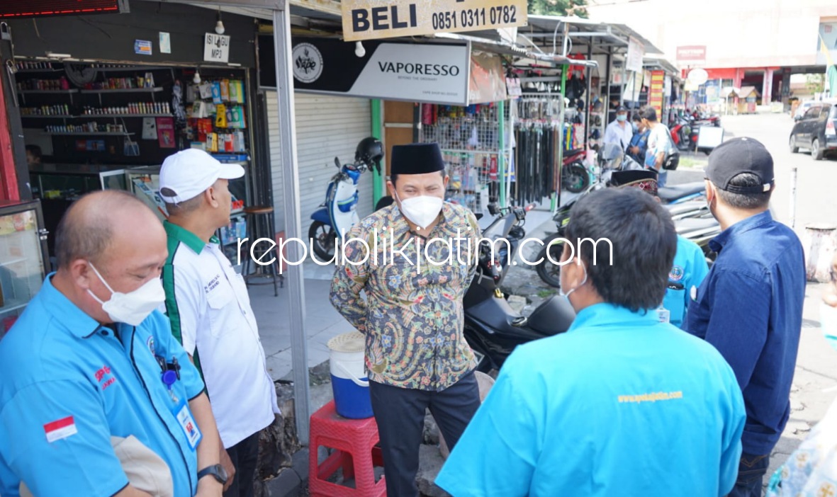 NGADU - Sebanyak 88 Pedagang Kaki Lima (PKL) yang menempati stan di Bungurasih, Kecamatan Waru, Sidoarjo karena masa kontraknya habis, Selasa (15/02/2022).