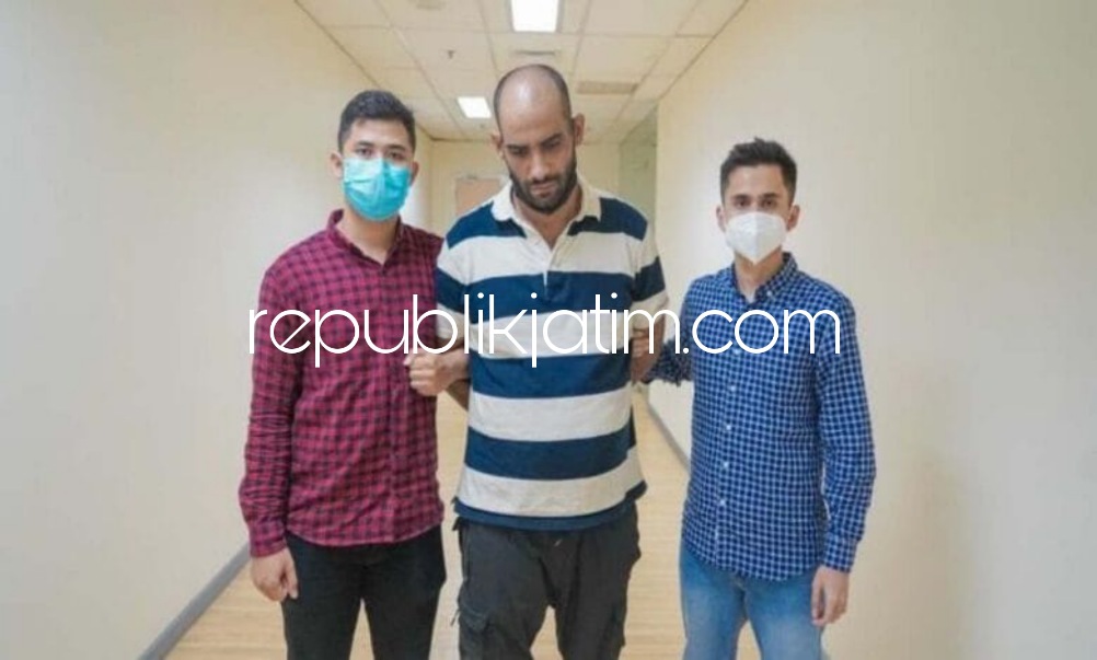 TERTANGKAP - Deteni Rudenim Surabaya, Moin D Habib yang sempat melarikan diri sejak 2 Januari 2022 berhasil ditangkap setelah keluar dari Kantor Perwakilan Palestina di Jakarta, Selasa (22/02/2022) petang.