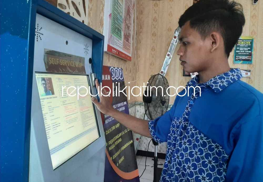 ANJUNGAN - Kanwil Kemenkumham Jatim mendorong pemanfaatan anjungan mandiri untuk pelayanan kepada Warga Binaan Pemasyarakatan (WBP) untuk mengakses dan melihat masa tahanan hingga perolehan remisi dan asimilasi, Sabtu (12/03/2022).