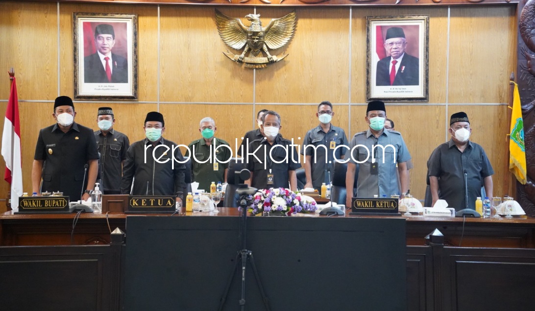 PARIPURNA - Ketua DPRD Sidoarjo, Usman meminta rapat paripurna penyampaian Nota Penjelasan Bupati Sidoarjo terkait Perjanjian Retribusi Parkir di Kantor DPRD Sidoarjo, Rabu (16/03/2022) sore.
