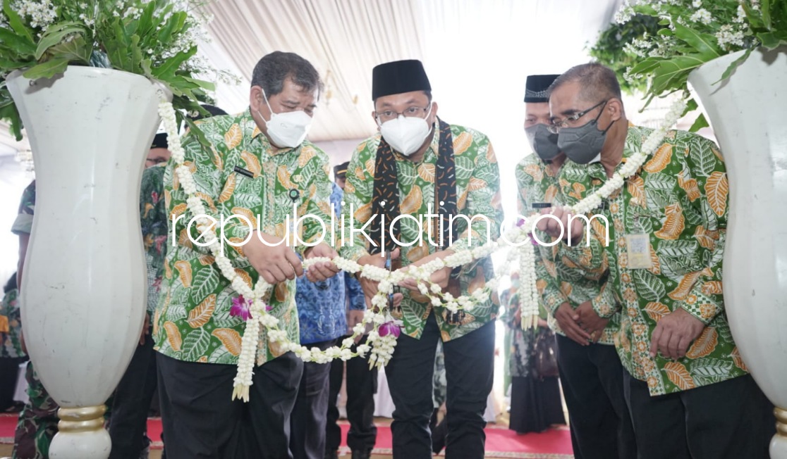 RESMIKAN - Bupati Sidoarjo, Ahmad Muhdlor Ali (Gus Muhdlor) meresmikan Puskesmas Tarik 2, Sidoarjo, Kamis (17/03/2022).