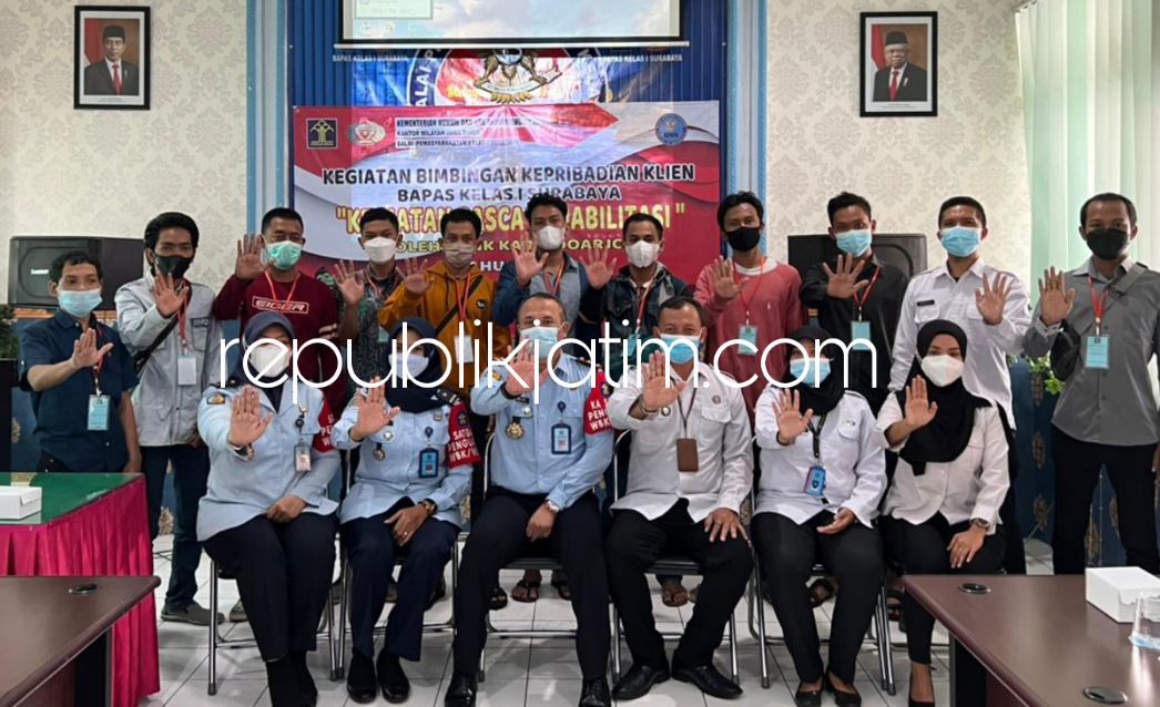 POTENSI - Plt Kepala Kanwil Kemenkumham Jatim Wisnu Nugroho Dewanto mengapresiasi upaya Bapas Surabaya dan BNNK Sidoarjo menggelar program pasca rehab untuk 10 orang eks warga binaan Lapas yang sedang menjalani integrasi, Selasa (29/03/2022).