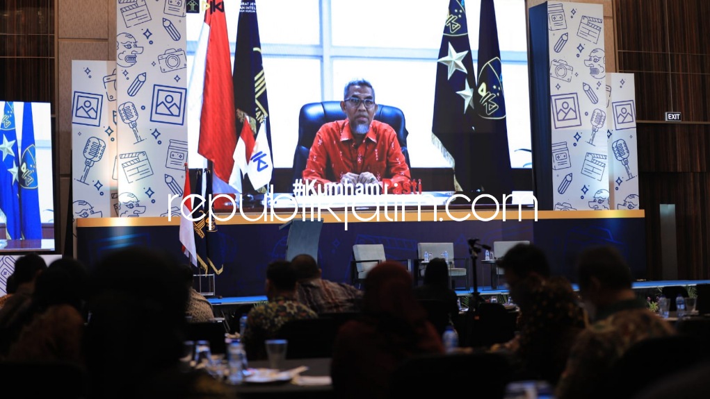 INTELEKTUAL - Plt Kakanwil Kemenkumham Jatim Wisnu Nugroho Dewanto memberi sambutan acara Rapat Koordinasi Sentra Kekayaan Intelektual dan Badan Litbang Daerah tentang Komersialisasi Kekayaan Intelektual (KI) di Hotel Westin Surabaya, Selasa (29/03/2022).