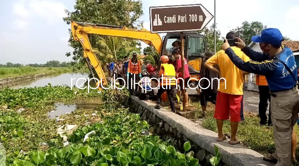 DITEMUKAN - Apriliona Shiena Putri Pandia yang akrab disapa Wiliona ditemukan tim gabungan di sisi barat jembatan Desa Candipari, Kecamatan Porong dalam kondisi sudah tak bernyawa, Selasa (19/04/2022). 
