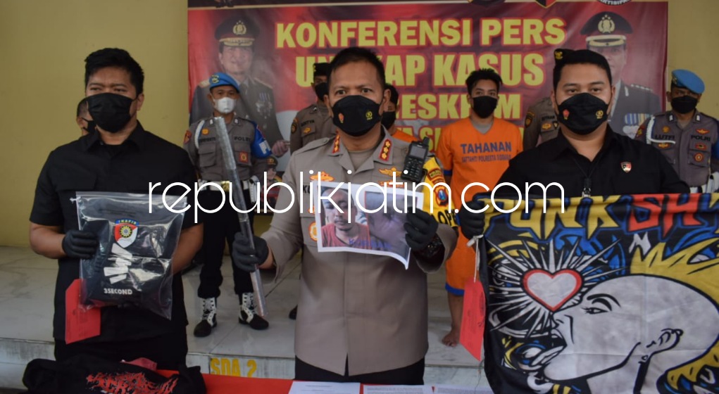 RINGKUS - Dua anggota geng pengeroyok pemuda hingga babak belur di depan SPBU JL Jenggolo, Kelurahan Pucang, Kecamatan Sidoarjo diringkus Satuan Reskrim, Polresta Sidoarjo, Selasa (19/04/2022).